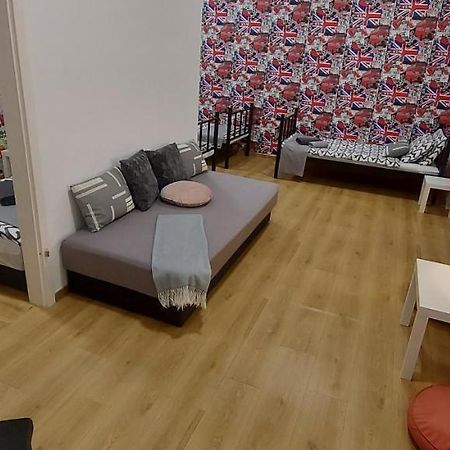 London Fog Apartment In The Party District Budapest Exterior foto