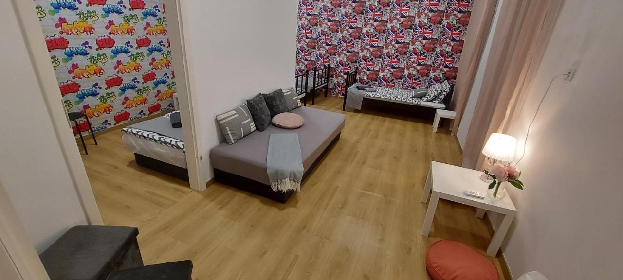 London Fog Apartment In The Party District Budapest Exterior foto