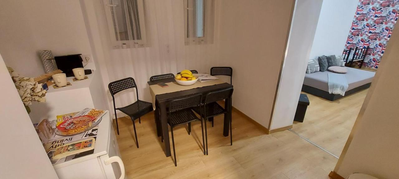 London Fog Apartment In The Party District Budapest Exterior foto